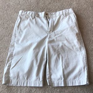 Vineyard vine size 16 boys off white shorts.